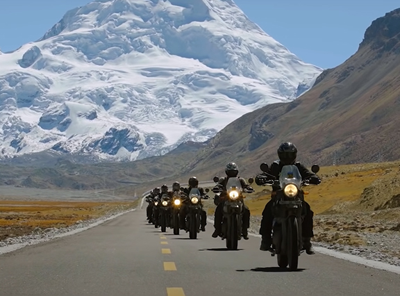 <h4>Voyage en Moto à travers les Sommets Berbères du Toubkal : Une Aventure d’Exploration.</h4>